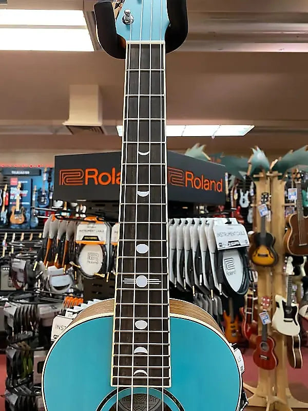 FENDER DHANI HARRISON UKULELE-TURQUOISE