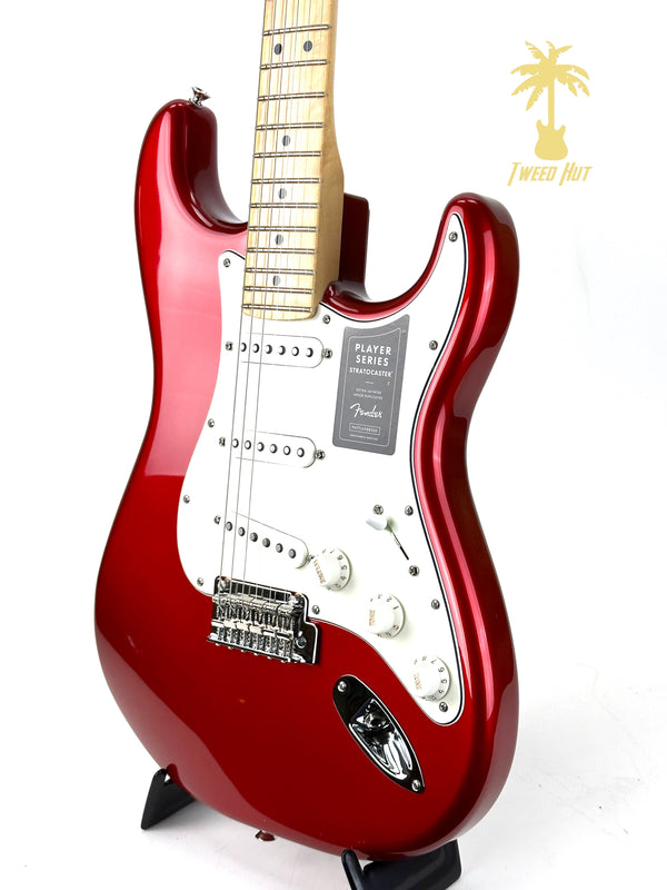 FENDER PLAYER STRATOCASTER MAPLE NECK CANDY APPLE RED